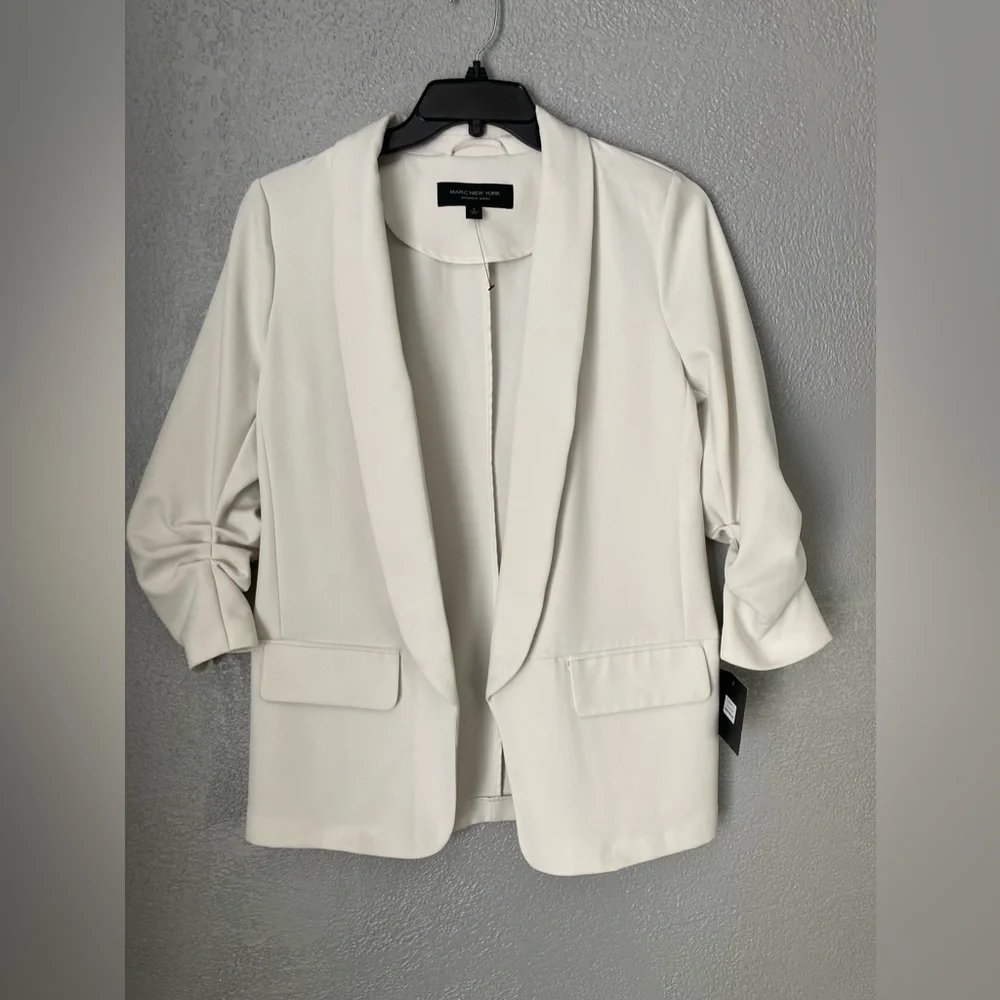 White blazer - Picture 1 of 3